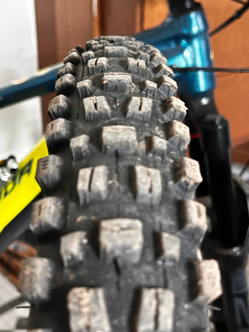 Pokrishka Maxxis Assegai 29 2.5 EXO TR Tanwall фото 1
