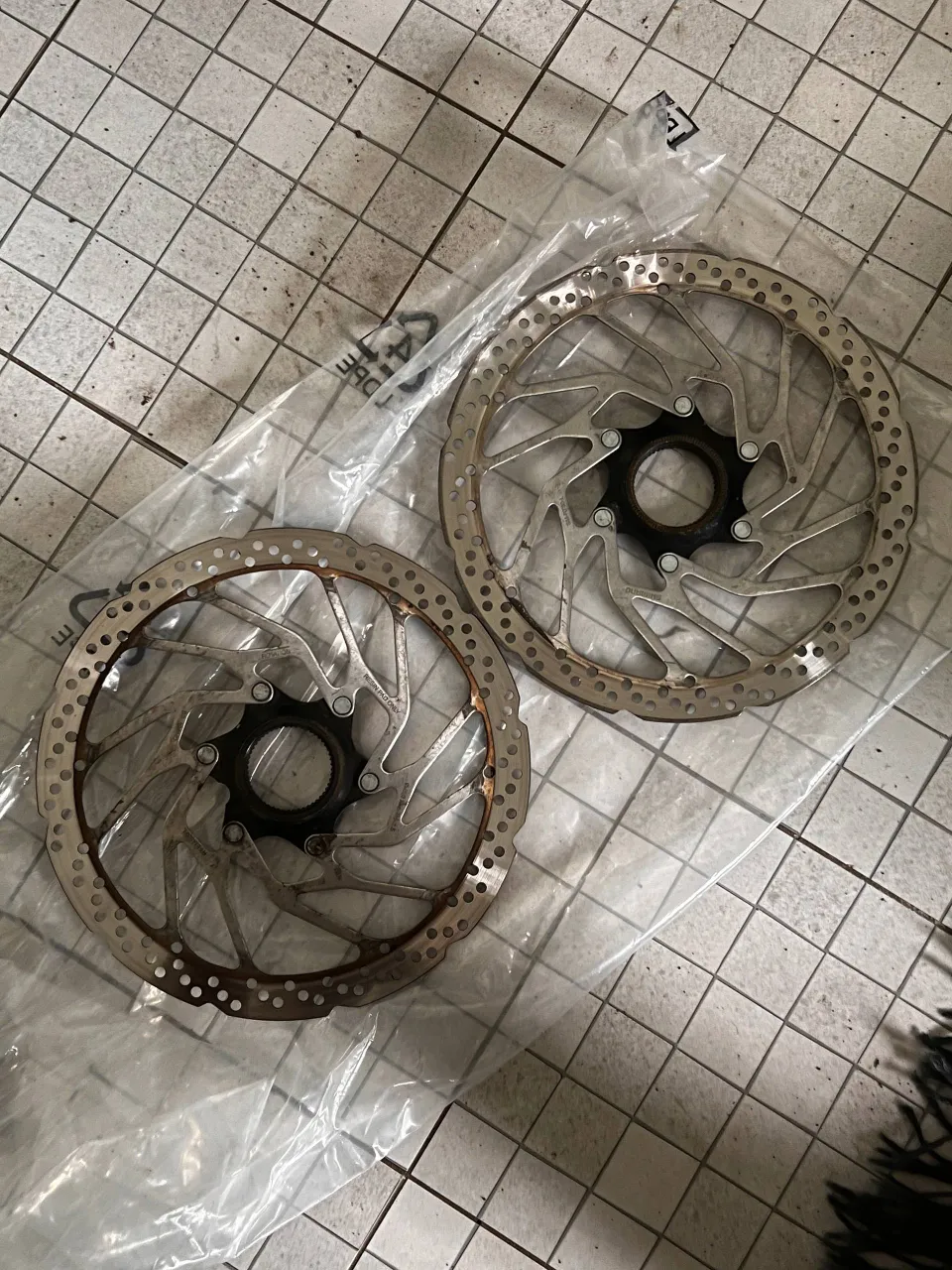 2 ротори Shimano 203mm Centerlock фото 1