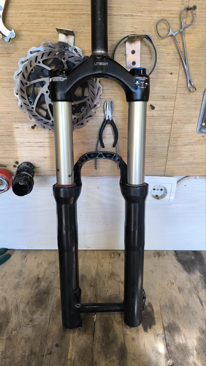 Вилка Rock Shox Lyrik RL two step/dual position (140-170mm) на Marzocchi Bomber фото 5