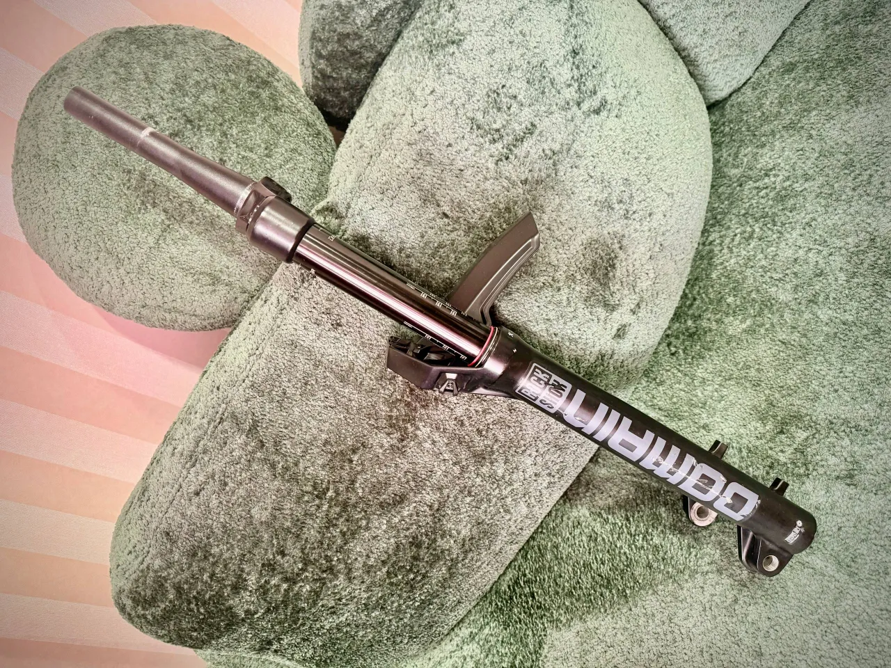 Передня вилка RockShox Domain 180 фото 3