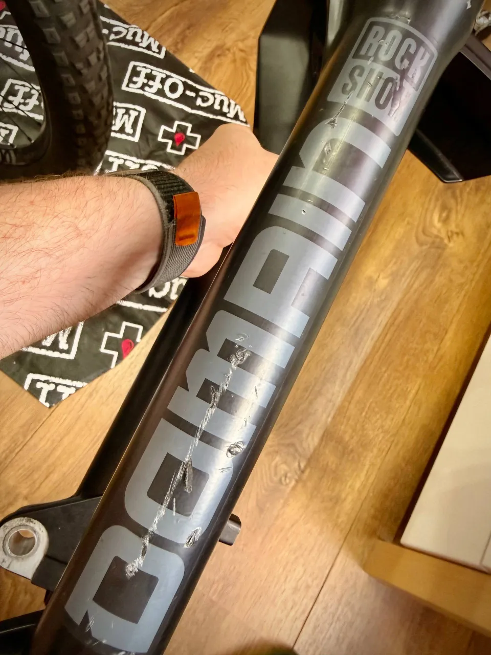 Передня вилка RockShox Domain 180 фото 6