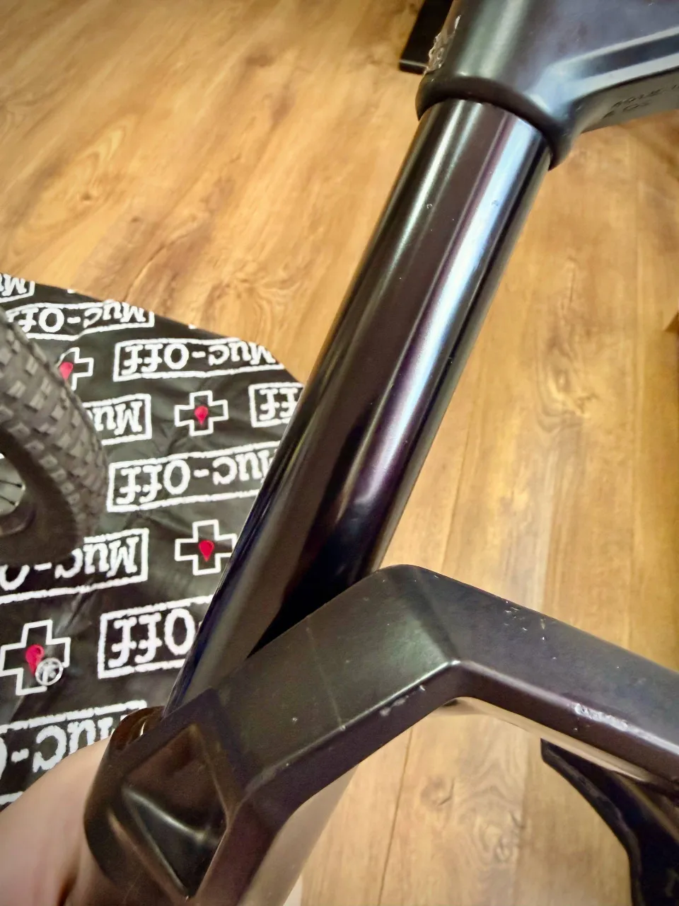 Передня вилка RockShox Domain 180 фото 7