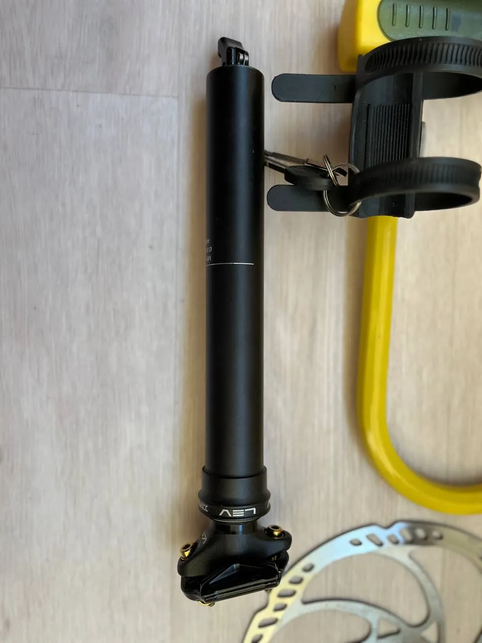 Ротор Shimano RT 76 + Ротор Magura Storm + винос Industry Nine + сідло Specialized та ін. фото 3