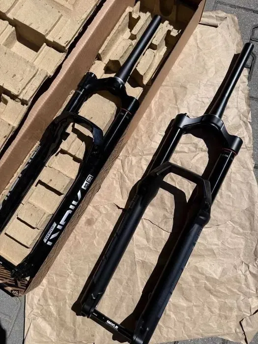Вилка RockShox Zeb Select 170 mm + Pike Select 140 mm + Zeb Select+ Charger 3.1 170 mm фото 1