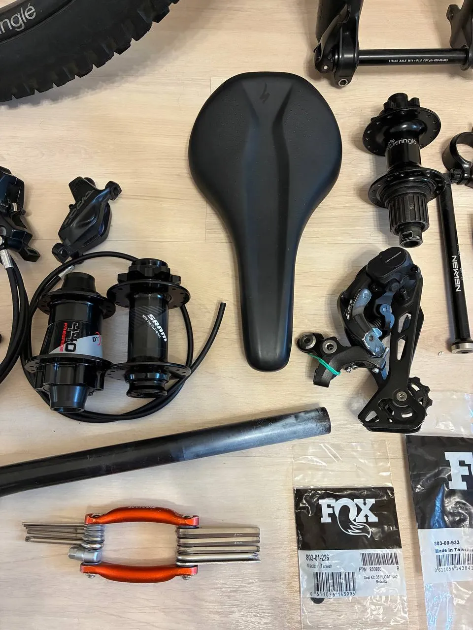 Fox 36 Grip 2 160 mm + колесо Sunringle Duroc 37 + покришки + запчастини фото 5