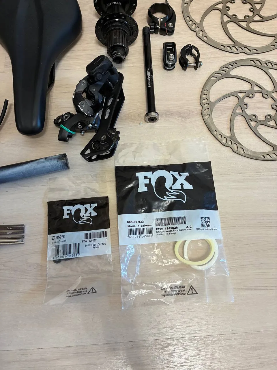 Fox 36 Grip 2 160 mm + колесо Sunringle Duroc 37 + покришки + запчастини фото 2