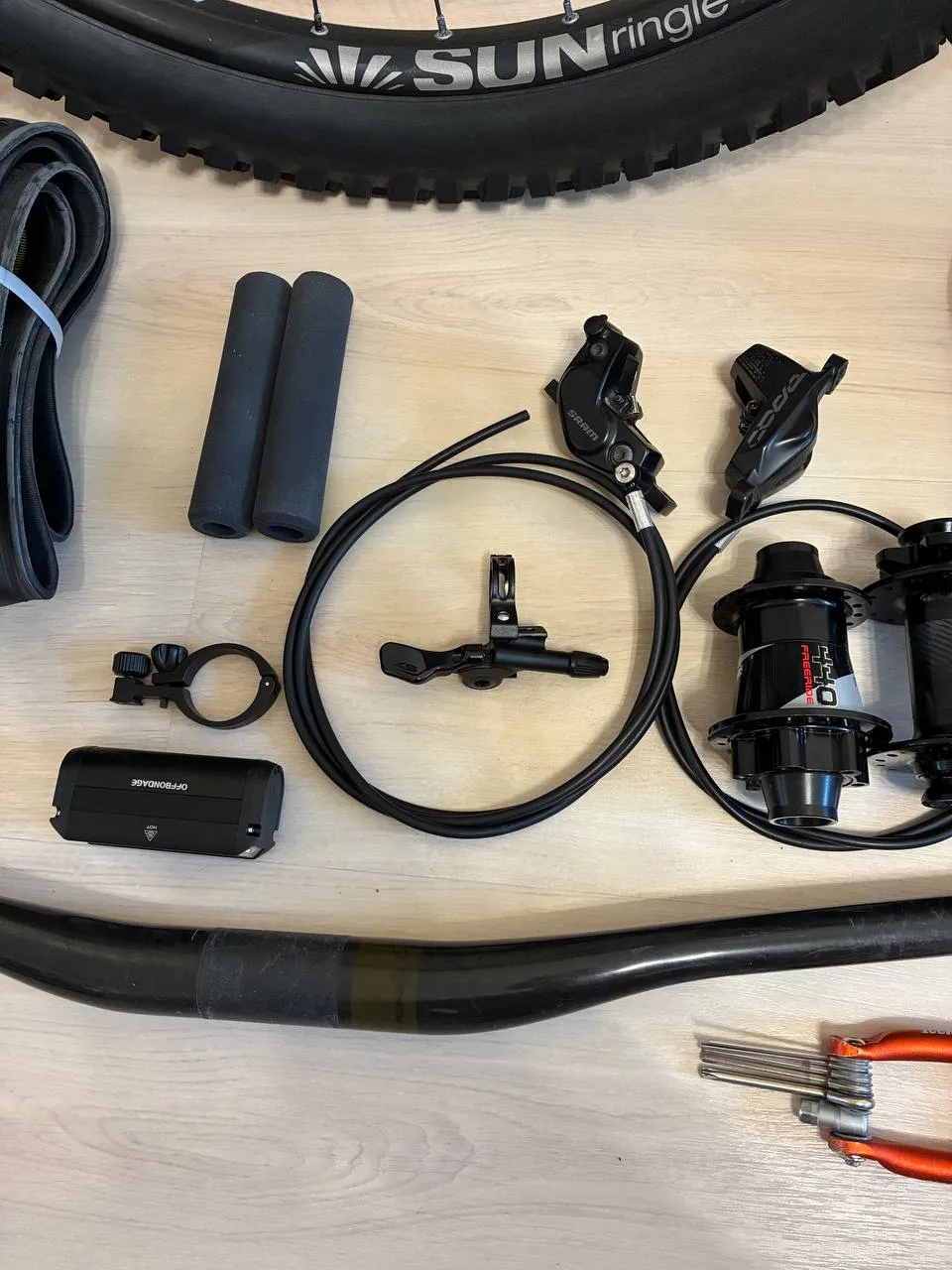 Fox 36 Grip 2 160 mm + колесо Sunringle Duroc 37 + покришки + запчастини фото 6