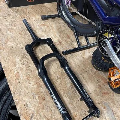 Rock Shox Lyrik Ultimate RC2 передня вилка 27.5 160 мм