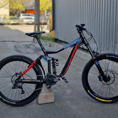 Giant Glory 2 Downhill 2014