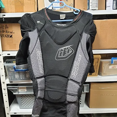 Насос Rock Shox Digital 300PSI + захист Alpinestars Paragon Plus + захист Troy Lee Designs UPS 7850 + касета SRAM XG-117