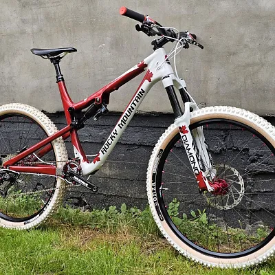 Rocky Mountain Thunderbolt 27.5 L карбонова