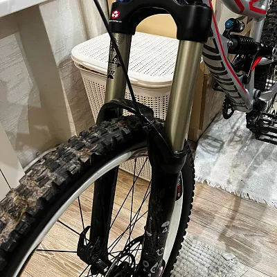 Вилка Rock Shox Totem RC2 DH