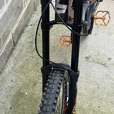 Вилка Rock Shox Boxxer 200mm 2016