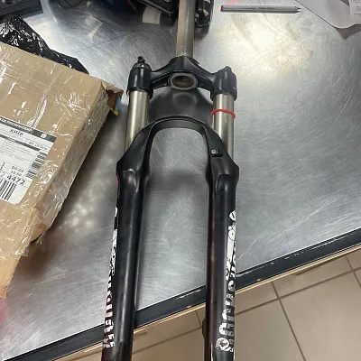 Suntour XCR 32 передня вилка
