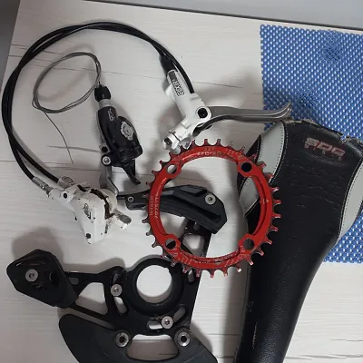 Сідло SDG USA + гальмо Avid Elixir 5 + зірка 32T + перемикач SRAM X9 + успокоювач ланцюга
