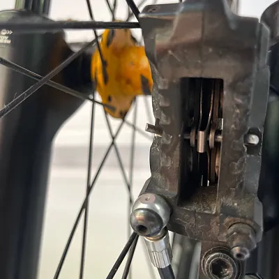 Передній гальмо Shimano Zee