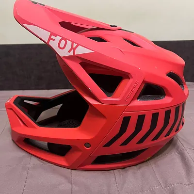 Fox Proframe шолом M (55-59 см)