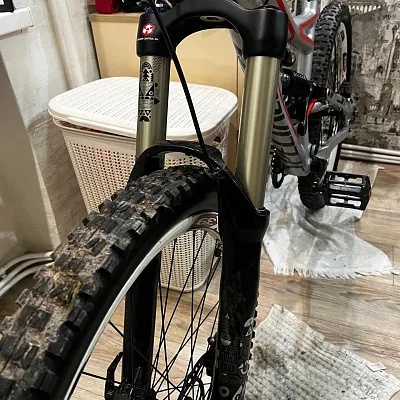 Rock Shox Totem RC2 DH вилка 180 мм