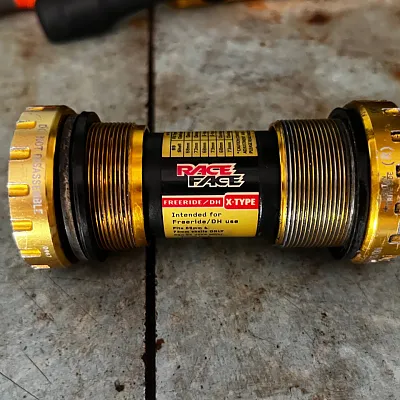 Каретка Race Face X-Type BSA 68/73 мм на запчастини