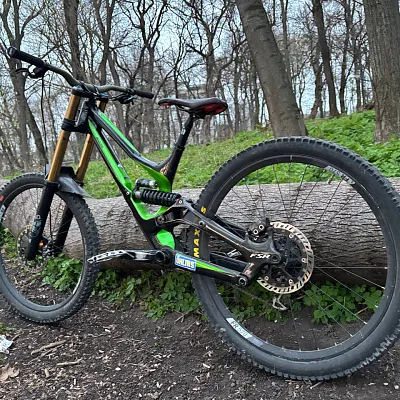 Велосипед Specialized Demo 8 Carbon M
