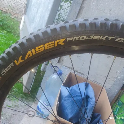 Покришки Continental Der Kaiser + Schwalbe Marathon Plus MTB
