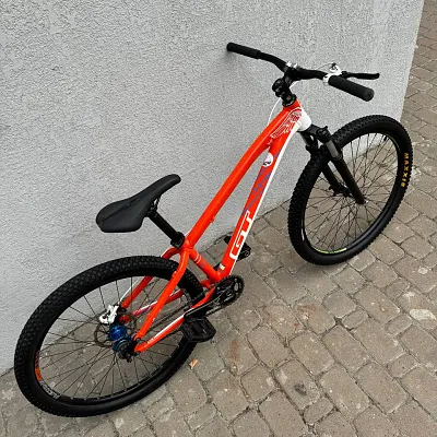 Dert Street Gt La Bomba