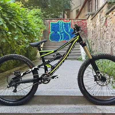 Specialized Status M