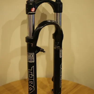 Передня вилка RockShox Tora 26"