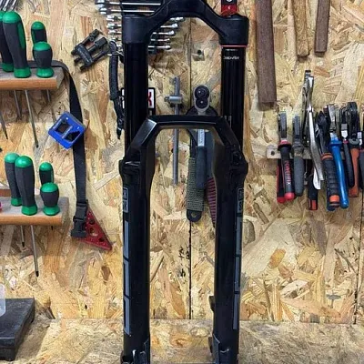 Вилка Rock Shox ZEB R 29"