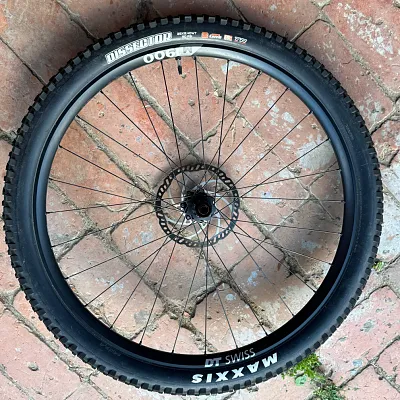 Колесо DT Swiss M1900 29" Boost 148x12 + покришка Maxxis Dissector