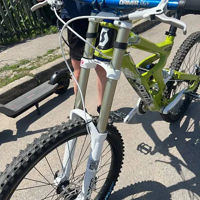 Вилка RockShox Boxxer 200 мм на 26 дюймів + винос Sixpack