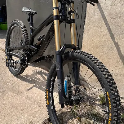 YT Tues CF + компоненти (Fox, SRAM, E13)