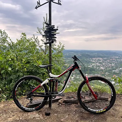 Giant Glory 2016 27.5 M + Rock Shox Boxxer Ultimate + Rockshox Vivid RC2