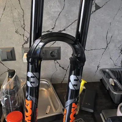 Вилка Fox 38 Performance Elite Grip2 180mm 27.5