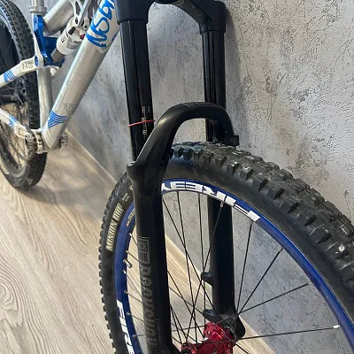 Вилка RockShox Yari 180mm