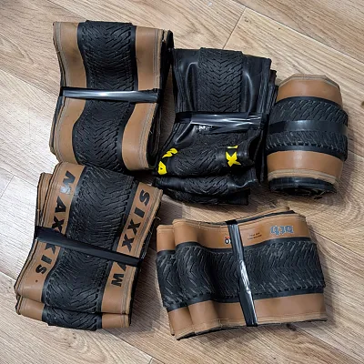 Maxiss DTH 26×2.3 покришки (4 шт) + камери 26"