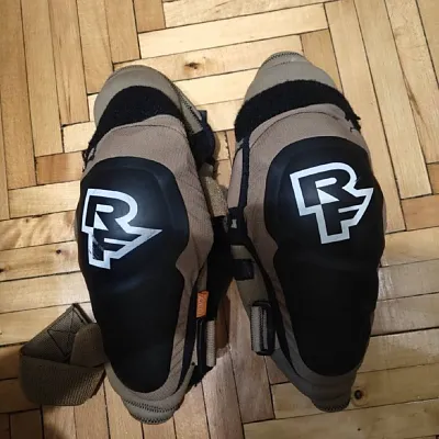 Наколінники Race Face Roam Knee