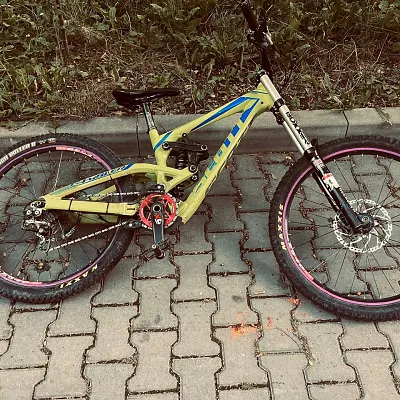 Scott Gambler 10 + Fox DHX RC2 + RockShox Boxxer