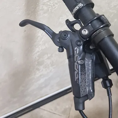 Задній гальмо SRAM Guide з ручкою SRAM Code RS