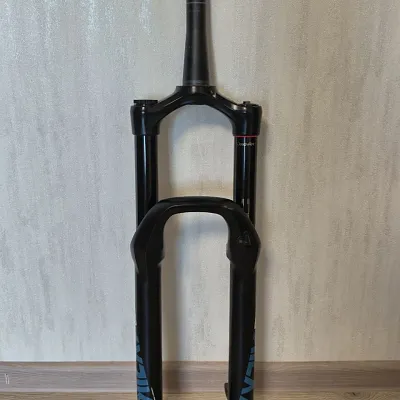 RockShox Lyrik Select+ Charger 2.1 RC вилка 160 мм