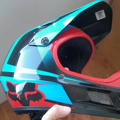 Шолом Fox Rampage M