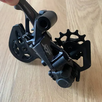 Задня перекидка Shimano Deore XT M8100