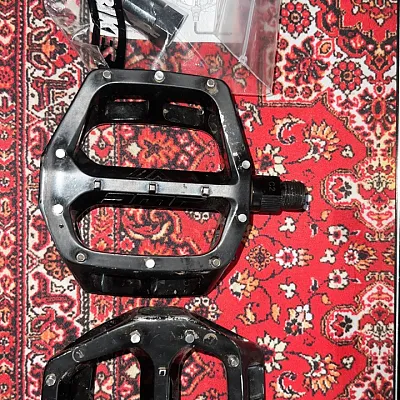 Педалі DMR V8 V2 з головкою 9.52