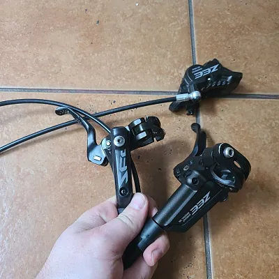 Гідравлічні гальма Shimano Zee