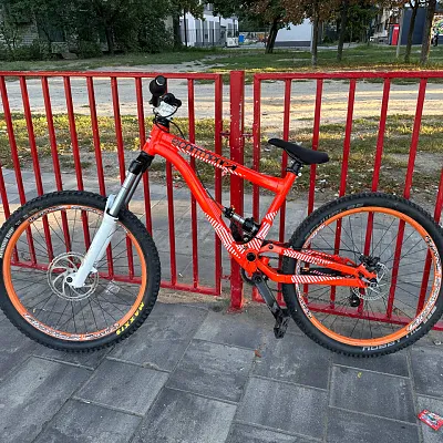 Commencal Supreme v6 DH 2012