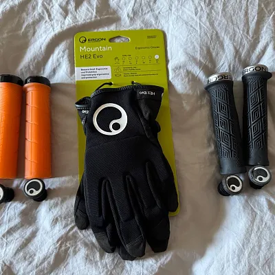 Рукавиці Ergon HE2 Evo + гріпси Ergon GD1 Factory + гріпси Ergon GDH