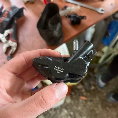 Shimano 4-piston caliper гальмо