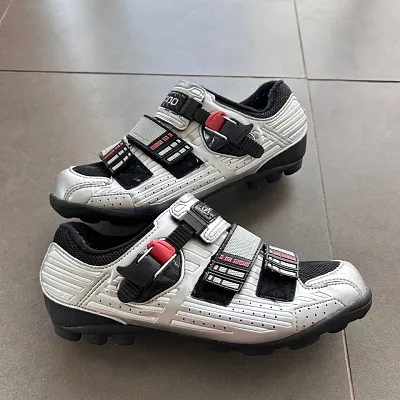 Велотуфлі Shimano M083