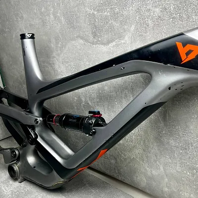 YT Capra Pro Race 27.5 L + шукаю DH карбон раму