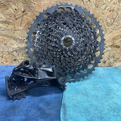 Касета та перемикач SRAM